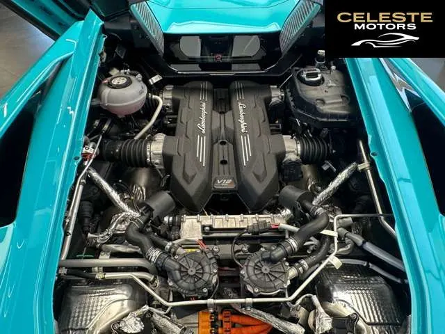 LAMBORGHINI Revuelto 2025 — photo 8 sur 8
