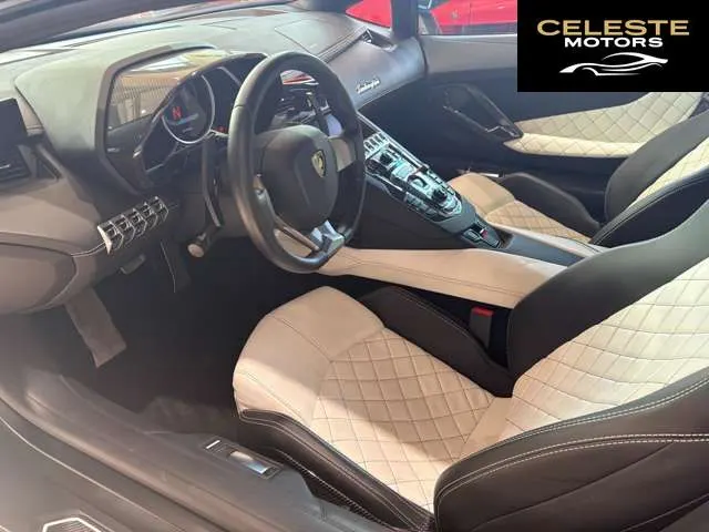 LAMBORGHINI Aventador Roadster 2015 — photo 6 sur 8