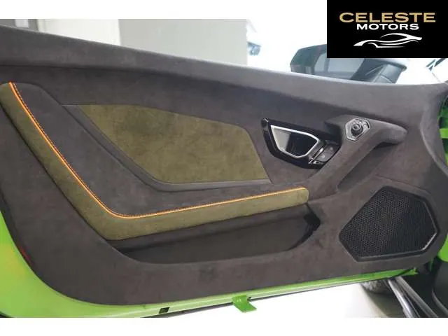 LAMBORGHINI Huracán Sterrato 2024 — photo 2 sur 8