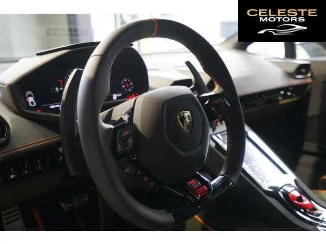 LAMBORGHINI Huracán Sterrato 2024 — photo 4 sur 8