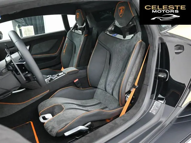 LAMBORGHINI Huracán Sterrato 2023 — photo 5 sur 8