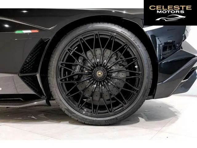 LAMBORGHINI Aventador Roadster 2022 — photo 7 sur 8