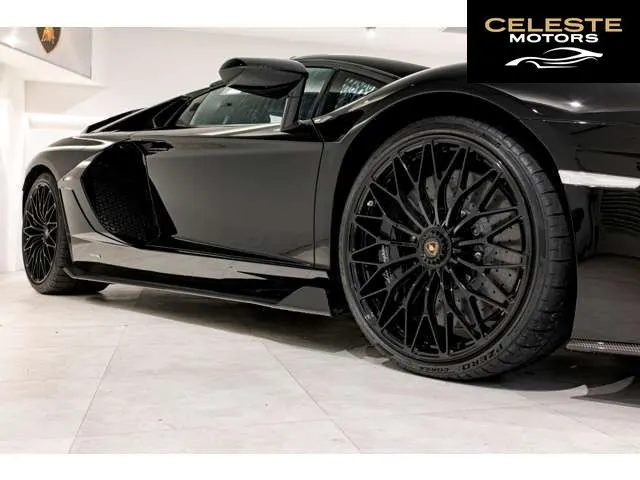 LAMBORGHINI Aventador Roadster 2022 — photo 8 sur 8
