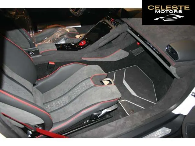 LAMBORGHINI Huracán Sterrato 2023 — photo 2 sur 8