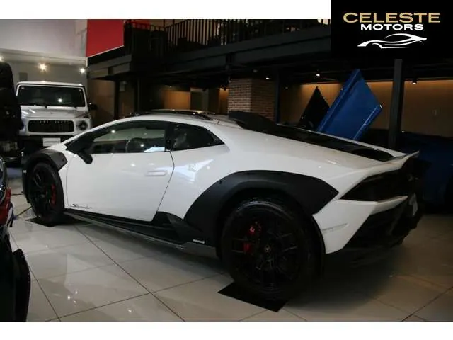 LAMBORGHINI Huracán Sterrato 2023 — photo 4 sur 8