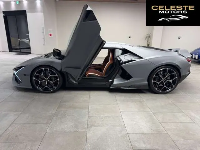 LAMBORGHINI Revuelto 2025 — photo 6 sur 8