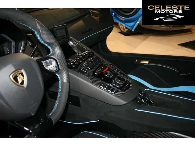 LAMBORGHINI Aventador Roadster 2016 — photo 8 sur 8