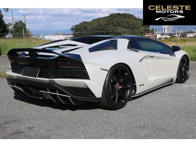 LAMBORGHINI Aventador Roadster 2019 — photo 2 sur 8