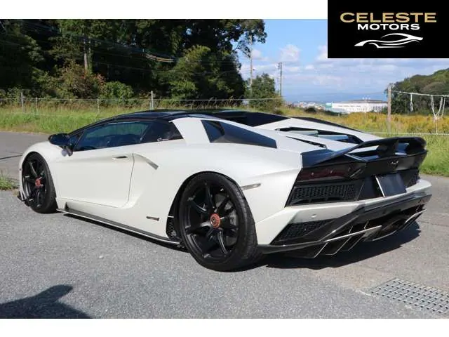 LAMBORGHINI Aventador Roadster 2019 — photo 4 sur 8