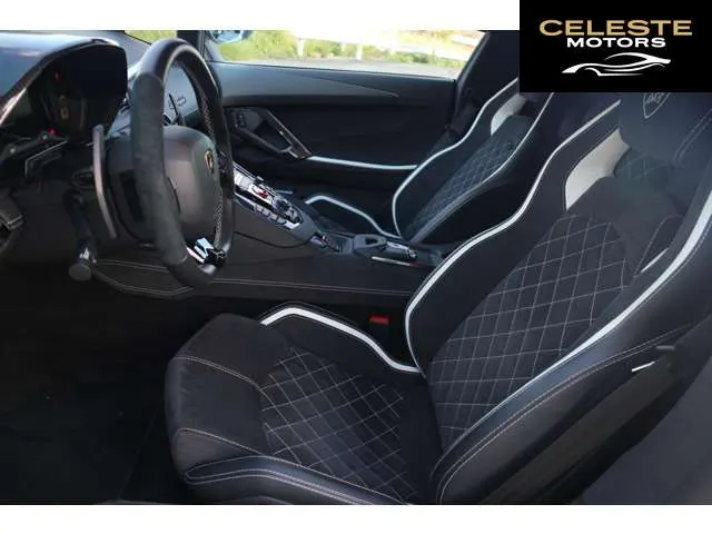 LAMBORGHINI Aventador Roadster 2019 — photo 6 sur 8