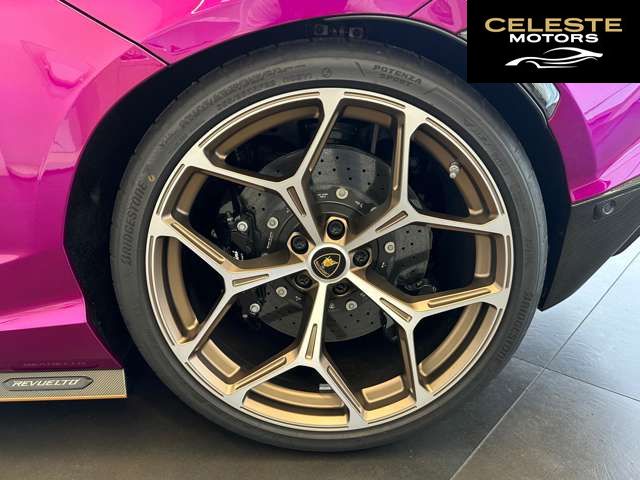 LAMBORGHINI Revuelto 2025 — photo 5 sur 8