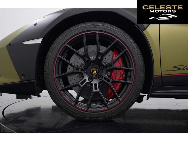 LAMBORGHINI Huracán Sterrato 2024 — photo 3 sur 8