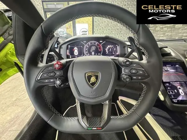 LAMBORGHINI Revuelto 2025 — photo 3 sur 8