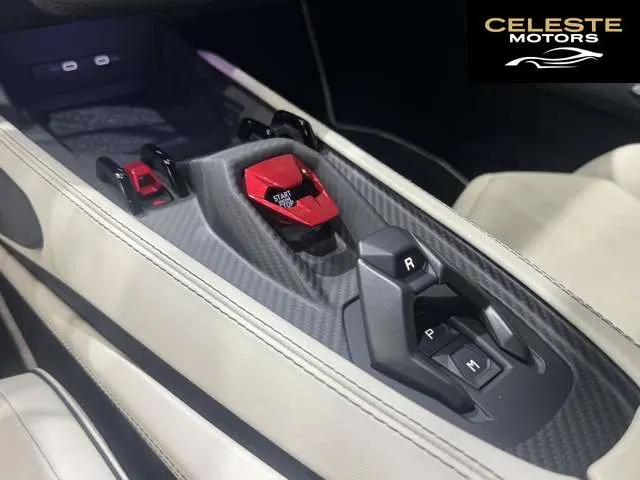 LAMBORGHINI Revuelto 2025 — photo 5 sur 8