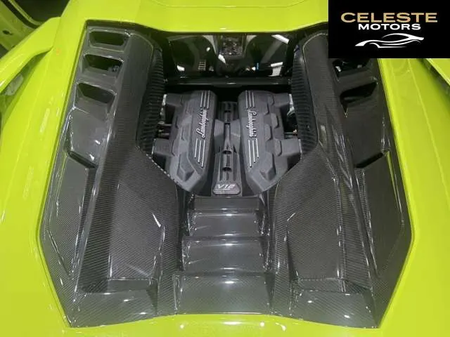 LAMBORGHINI Revuelto 2025 — photo 6 sur 8
