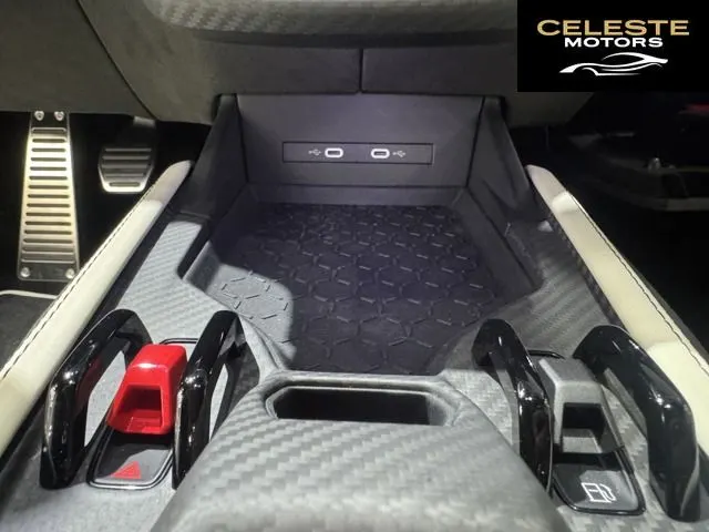 LAMBORGHINI Revuelto 2025 — photo 7 sur 8