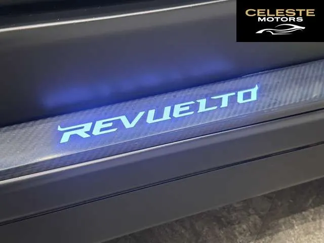 LAMBORGHINI Revuelto 2025 — photo 8 sur 8