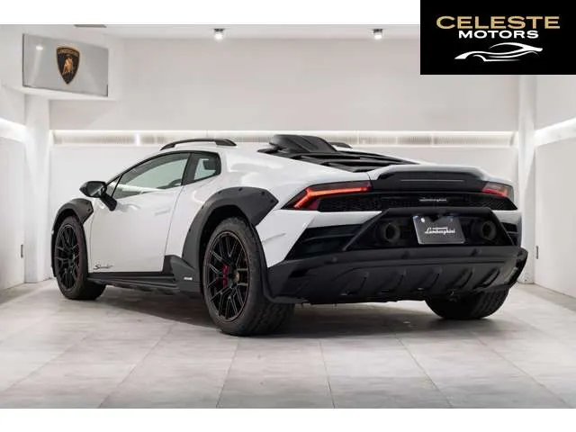 LAMBORGHINI Huracán Sterrato 2024 — photo 6 sur 8