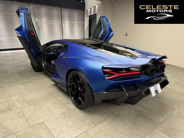 LAMBORGHINI Revuelto 2024 — photo 4 sur 8