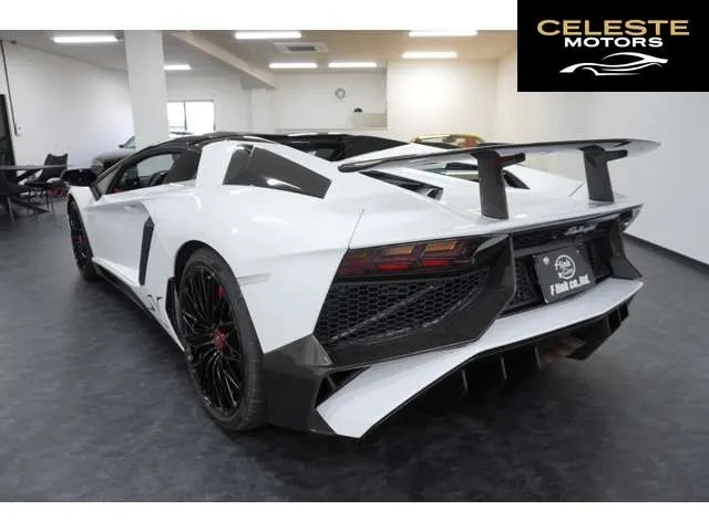 LAMBORGHINI Aventador Roadster 2017 — photo 2 sur 8