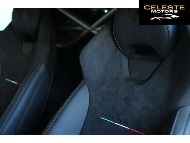 LAMBORGHINI Huracán Sterrato 2024 — photo 6 sur 8