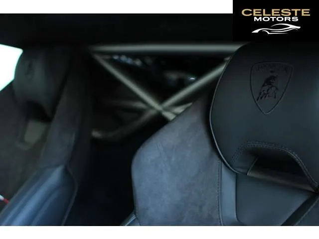 LAMBORGHINI Huracán Sterrato 2024 — photo 7 sur 8