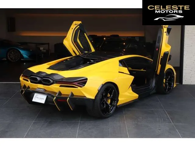 LAMBORGHINI Revuelto 2024 — photo 2 sur 8