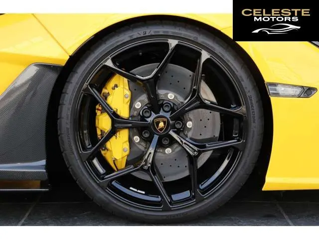 LAMBORGHINI Revuelto 2024 — photo 4 sur 8