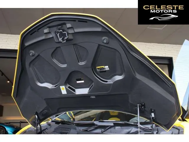 LAMBORGHINI Revuelto 2024 — photo 8 sur 8