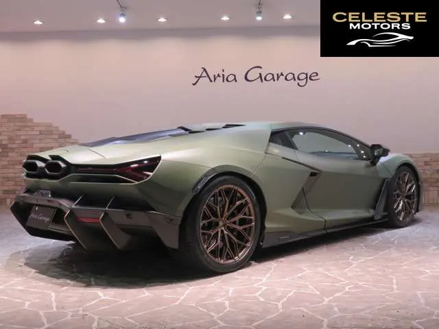 LAMBORGHINI Revuelto 2025 — photo 1 sur 8