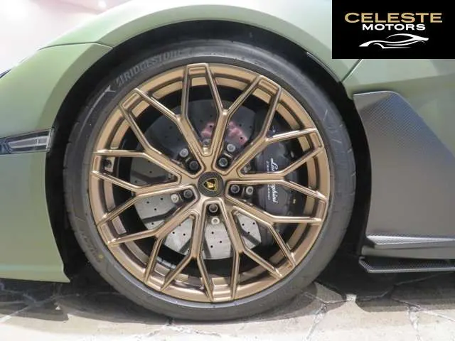 LAMBORGHINI Revuelto 2025 — photo 3 sur 8