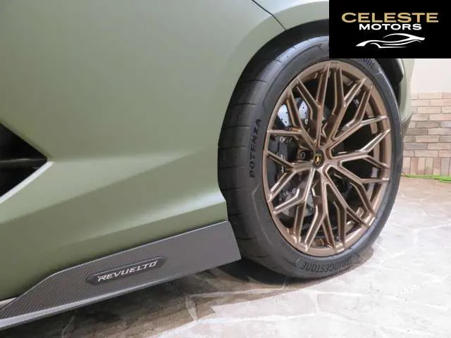 LAMBORGHINI Revuelto 2025 — photo 4 sur 8