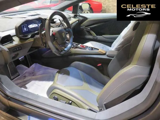 LAMBORGHINI Revuelto 2025 — photo 5 sur 8
