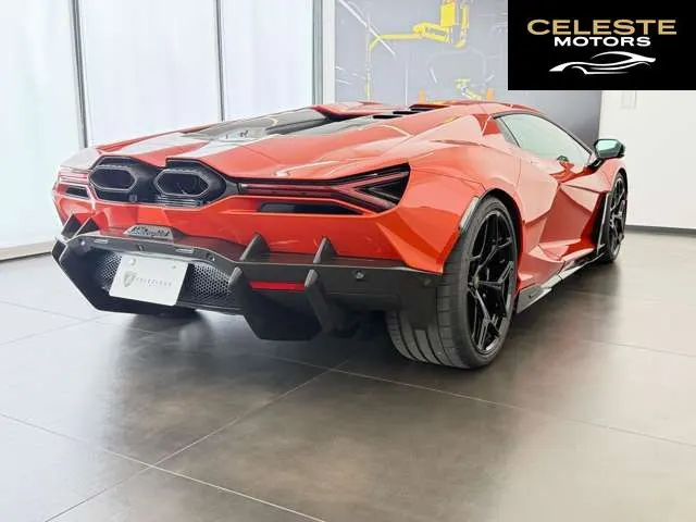 LAMBORGHINI Revuelto 2024 — photo 2 sur 8