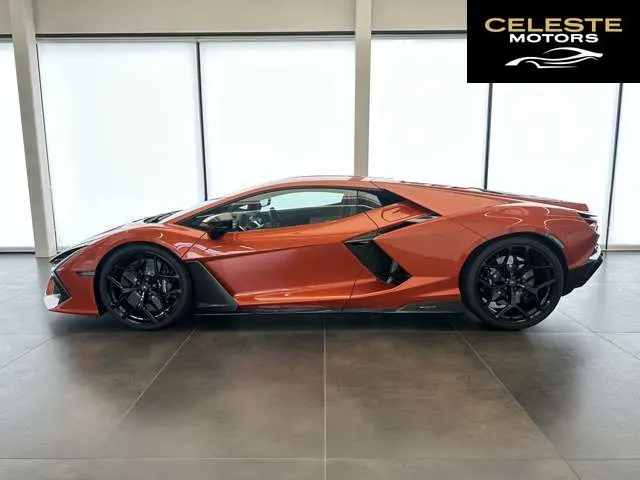 LAMBORGHINI Revuelto 2024 — photo 4 sur 8