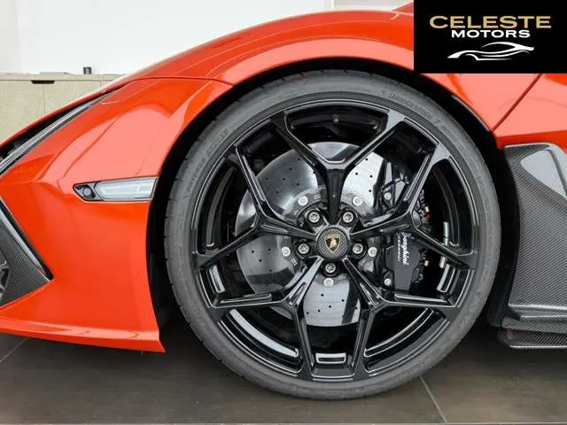 LAMBORGHINI Revuelto 2024 — photo 5 sur 8
