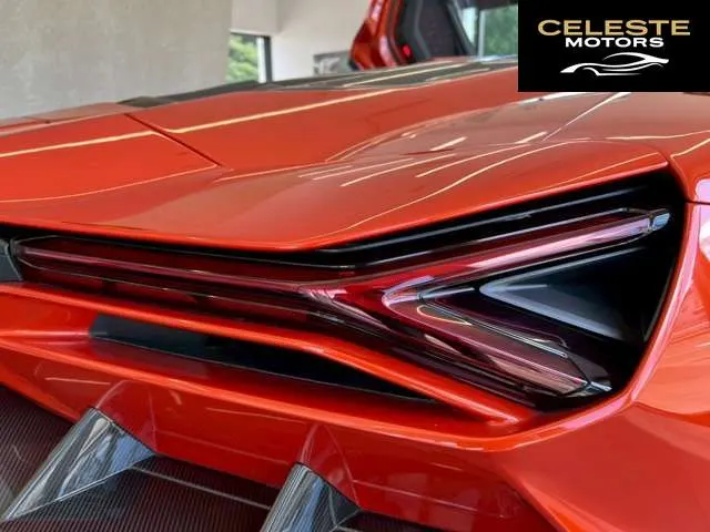 LAMBORGHINI Revuelto 2024 — photo 6 sur 8