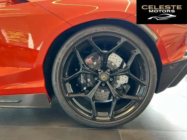 LAMBORGHINI Revuelto 2024 — photo 8 sur 8