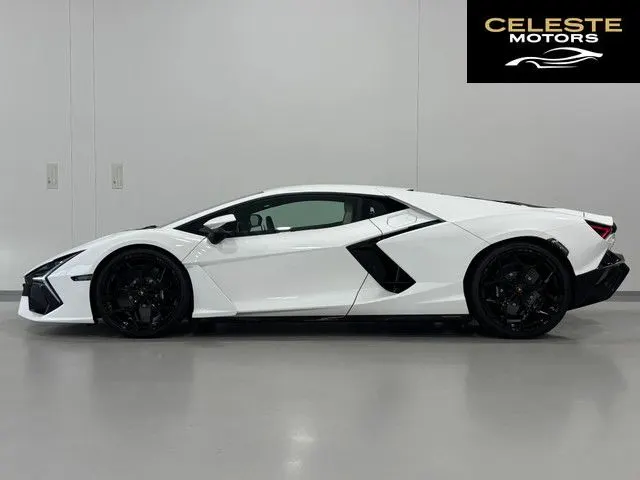 LAMBORGHINI Revuelto 2024 — photo 4 sur 8