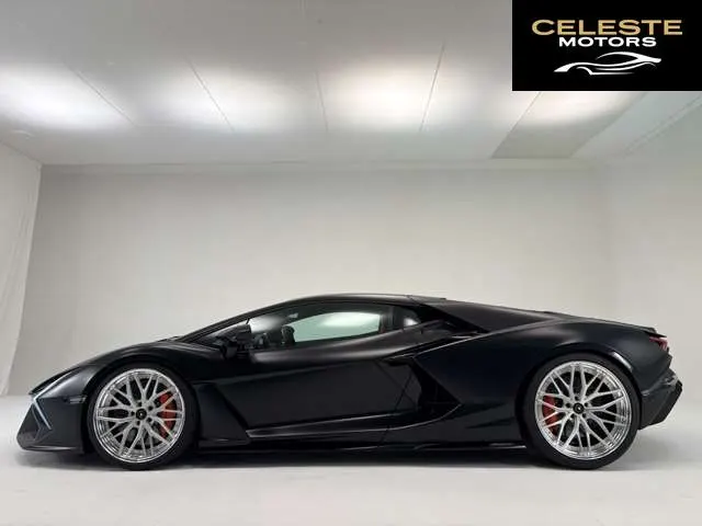 LAMBORGHINI Revuelto 2024 — photo 2 sur 8