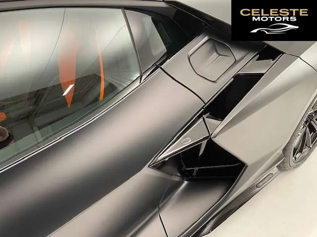 LAMBORGHINI Revuelto 2024 — photo 6 sur 8