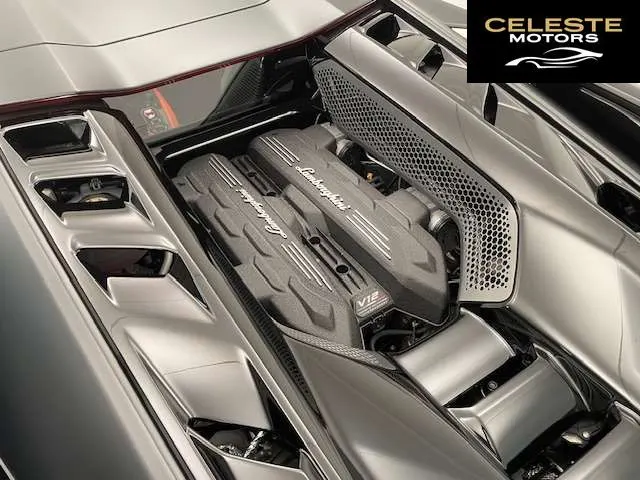 LAMBORGHINI Revuelto 2024 — photo 7 sur 8