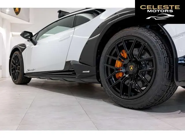 LAMBORGHINI Huracán Sterrato 2024 — photo 5 sur 8