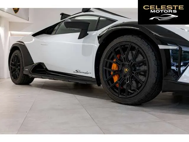 LAMBORGHINI Huracán Sterrato 2024 — photo 6 sur 8