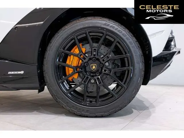 LAMBORGHINI Huracán Sterrato 2024 — photo 8 sur 8