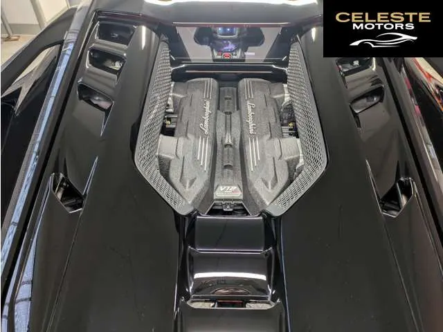 LAMBORGHINI Revuelto 2025 — photo 5 sur 8