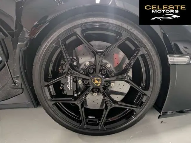 LAMBORGHINI Revuelto 2025 — photo 8 sur 8