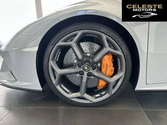LAMBORGHINI Huracán Spider 2023 — photo 6 sur 8