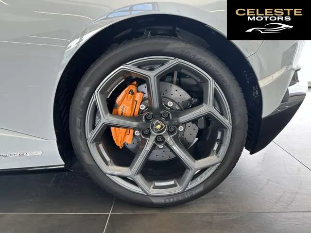 LAMBORGHINI Huracán Spider 2023 — photo 7 sur 8