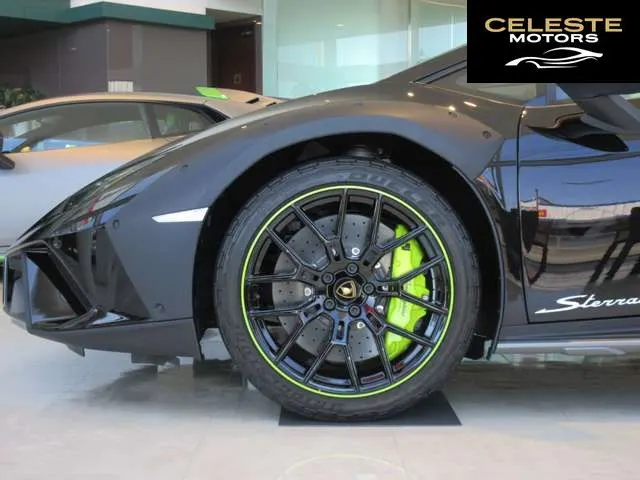 LAMBORGHINI Huracán Sterrato 2024 — photo 6 sur 8